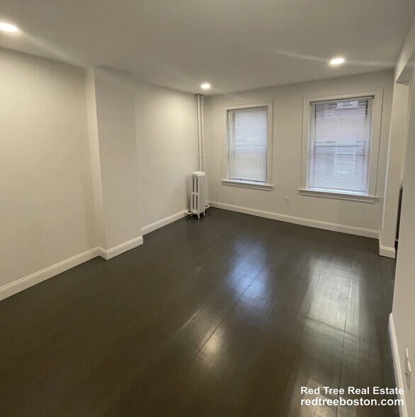 Building Photo - 31 Temple St