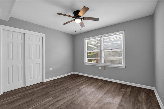 Building Photo - 1325 Sunset St