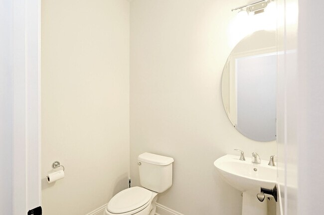 Building Photo - Pet-Friendly Townhome With Rooftop Terrace + Blue Ridge Mountain Views
