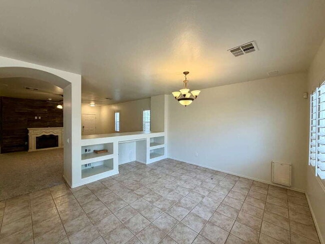 Building Photo - 2540 W Hawks Eye Ave