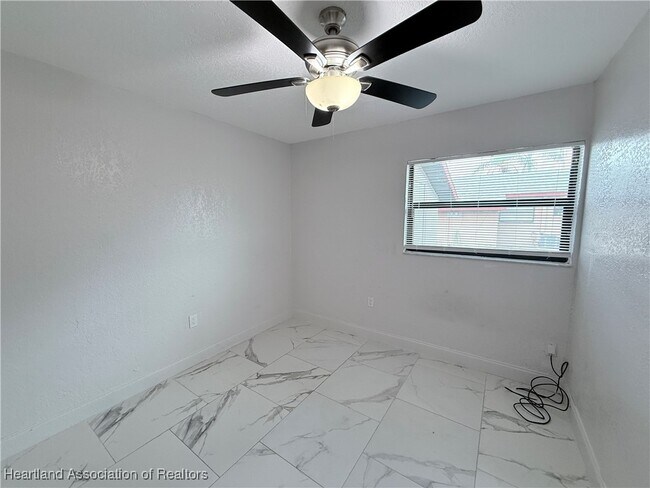 Building Photo - 520 Las Palmas Cir