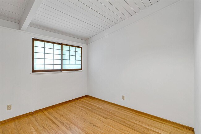 Building Photo - 3 Bedroom 2 Bath Home located in Palo Alto's Palo Verde Neighborhood!