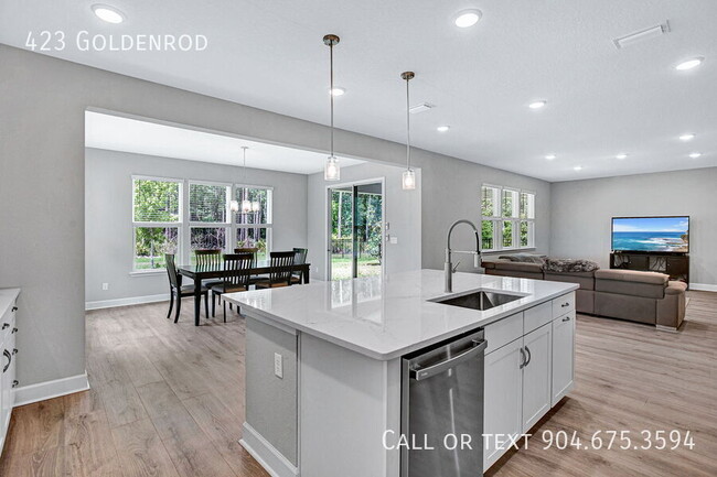 Building Photo - 423 Goldenrod-