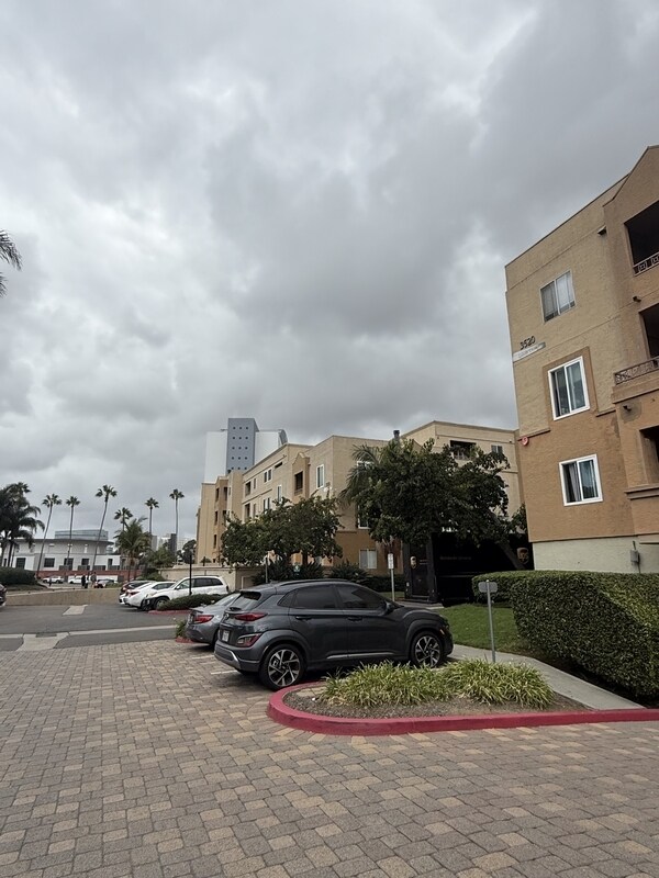 Building Photo - 3550 Lebon Dr