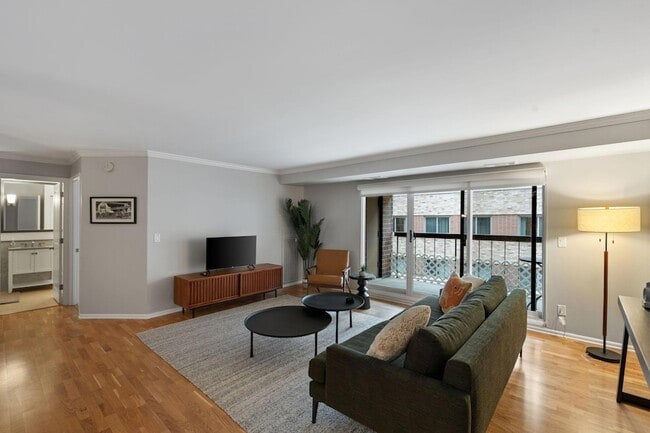 Building Photo - 2885 Knox Ave S