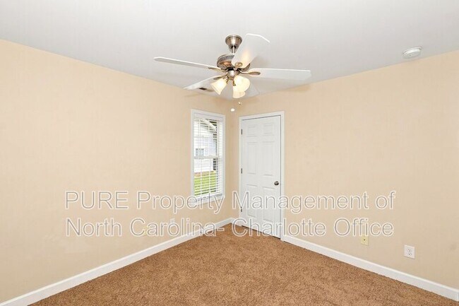 Building Photo - 1459 Ontario Dr