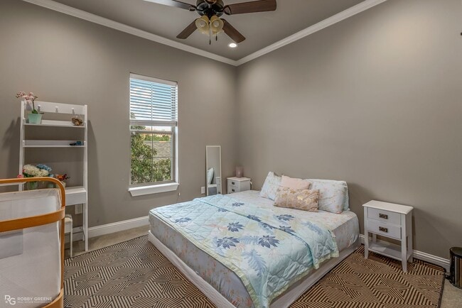 Building Photo - Oak Alley Neighborhood!