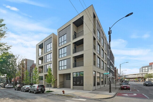Primary Photo - 2404 W Moffat St