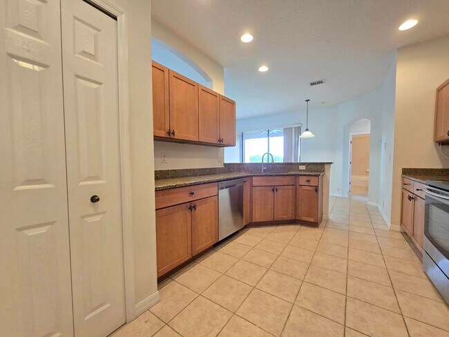 Building Photo - Waterfront home for RENT! 4 bed/2.5 bath