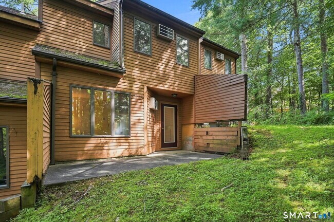 Building Photo - 44 Tolland Ave