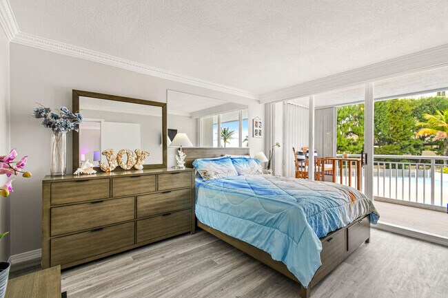 Building Photo - 3546 S Ocean Blvd