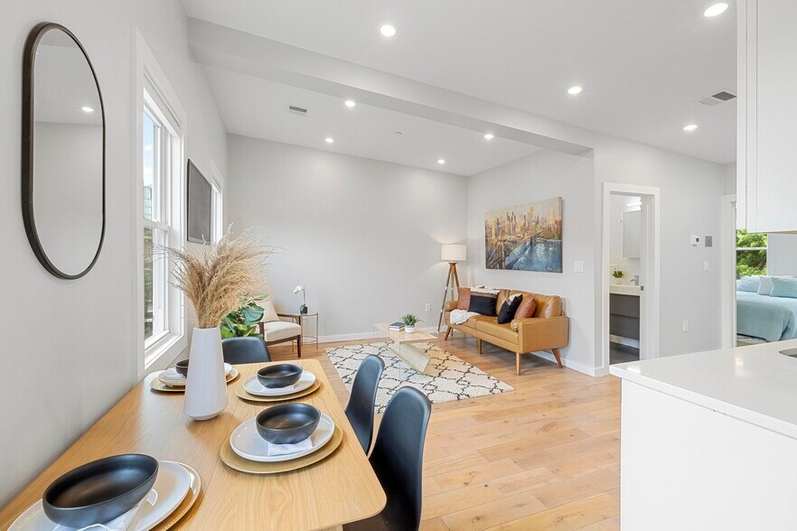 Building Photo - 338 Hurley St