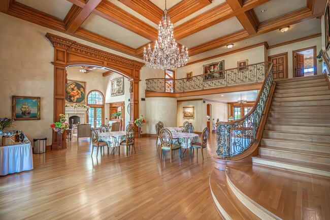 Building Photo - Private 5 Bedroom Estate for Rent in Santa...