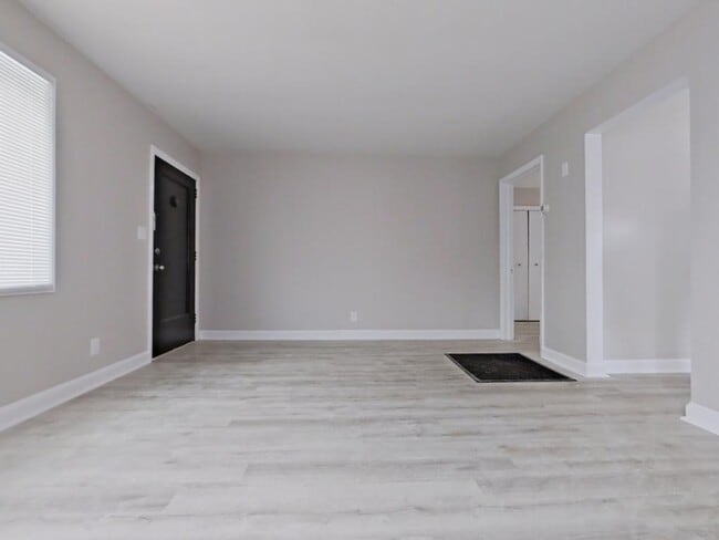 Building Photo - 610 Hawthorne Ave