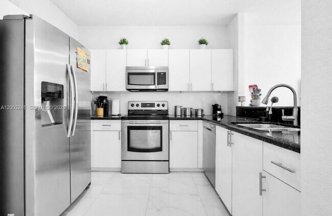 Building Photo - 905 SW 149th Ct