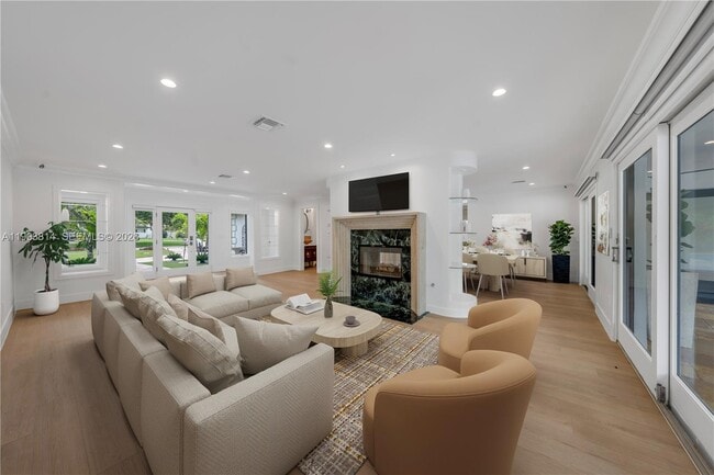 Building Photo - 5120 Carillo St