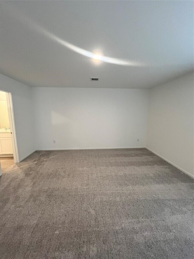 Building Photo - 25431 Birch Hl Dr