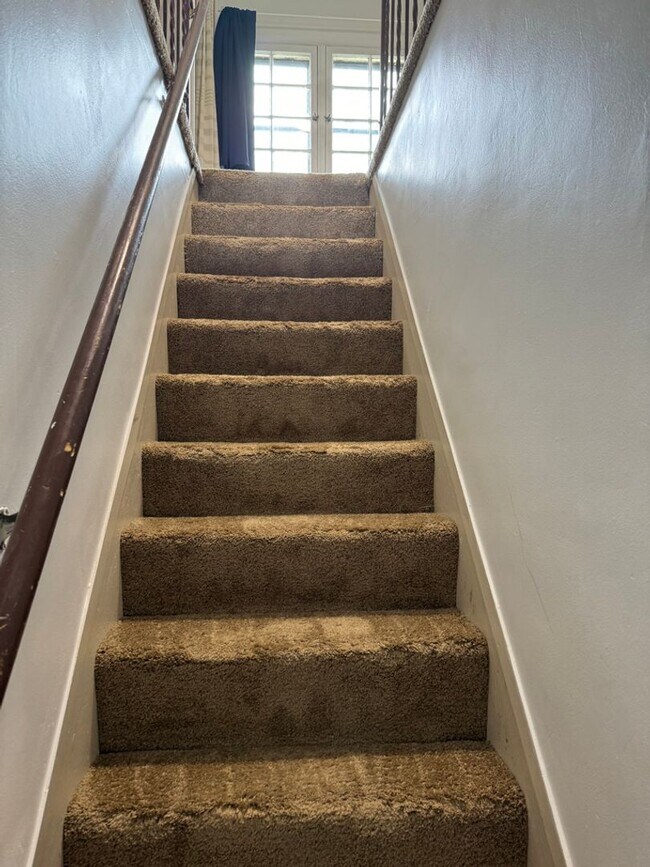 Building Photo - 845 E University Ave