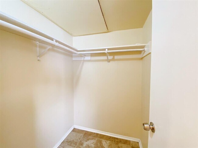 Building Photo - 2800 Swisher St