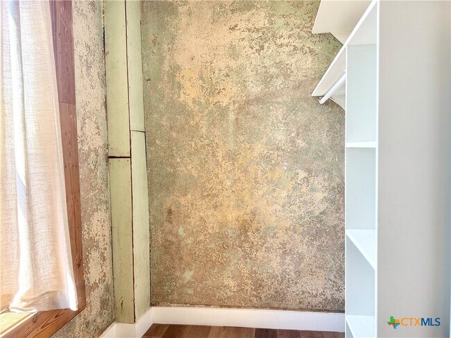 Building Photo - 123 W May St