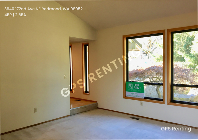 Building Photo - Stunning Light-Filled Home on a 1/3 Acre C...