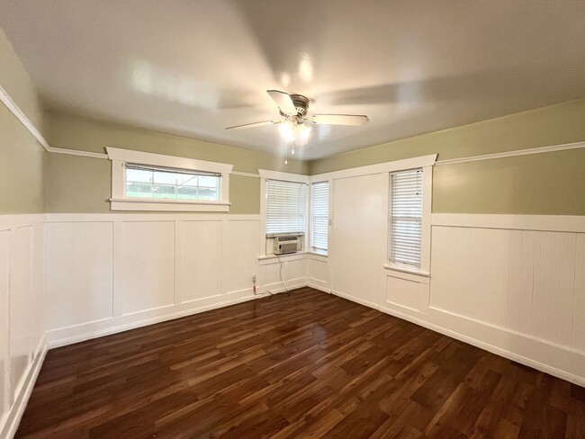 Building Photo - RV T 1063-1067