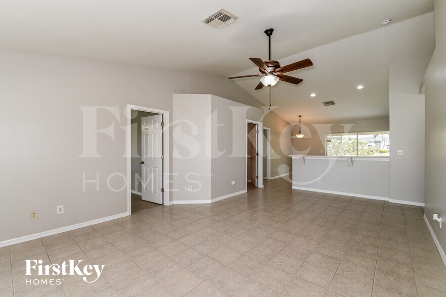 Building Photo - 2513 SW 31st St