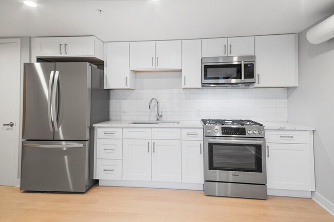 Building Photo - 4637 N Ashland Ave
