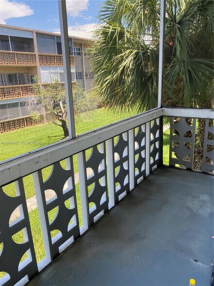 Building Photo - 16701 NE 14th Ave