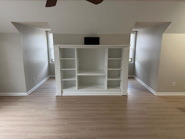 Building Photo - Spacious Four Bedroom Home Near Quail Hollow Neighborhoods!