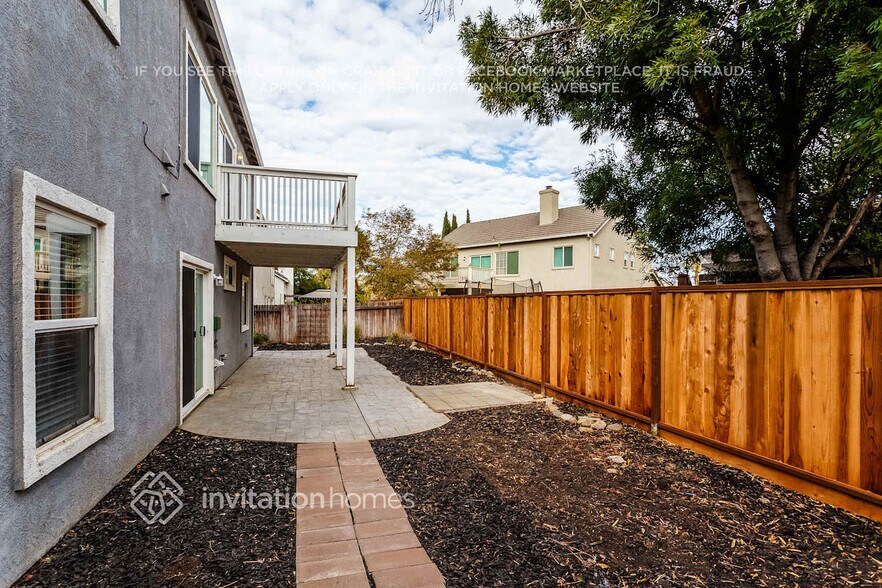 Building Photo - 2547 Foghorn Way