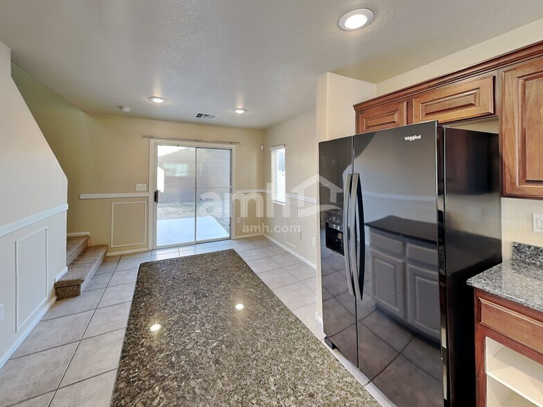 Building Photo - 10819 Hawthorne Berry St