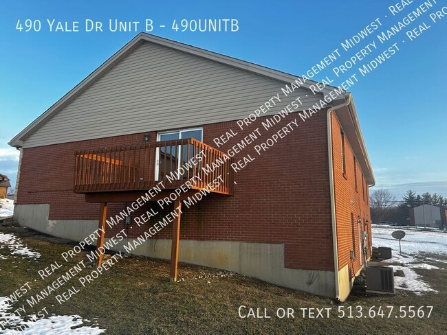 Building Photo - 490 Yale Dr