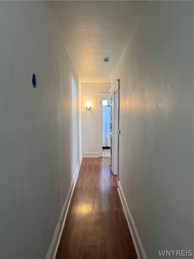 Building Photo - 37 Inwood Pl