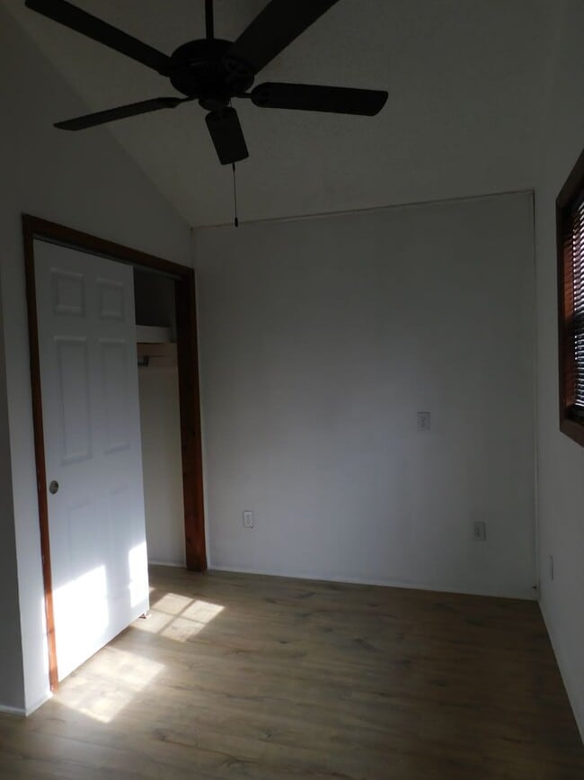 Building Photo - 240 Dogwood Dr