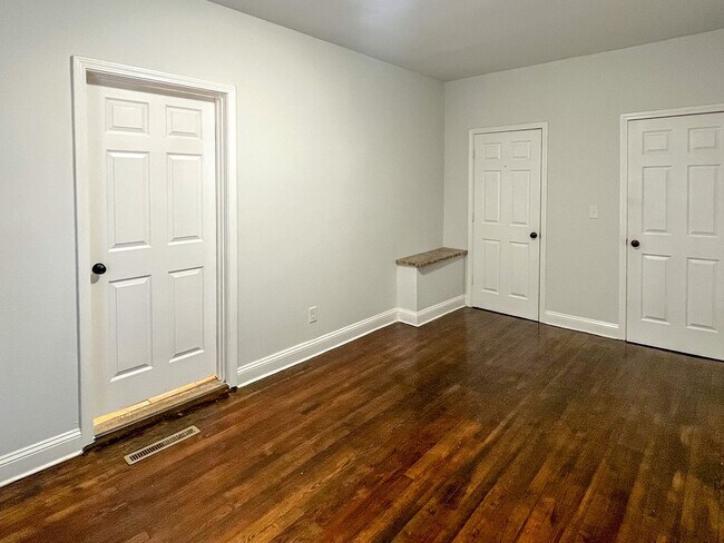 Building Photo - Beautifully Updated 3 Bed 2 Bath Haymount Home