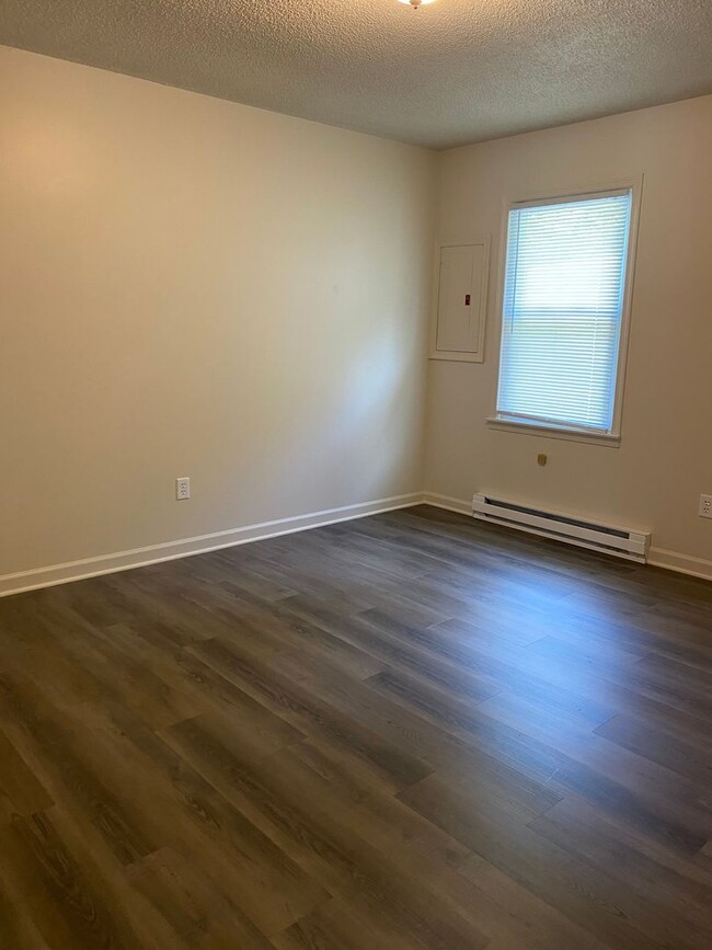 Building Photo - Nice Two Bedroom Apartment for Rent near BRCC