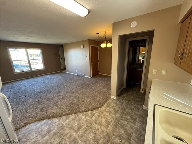 Building Photo - 604 Harger St