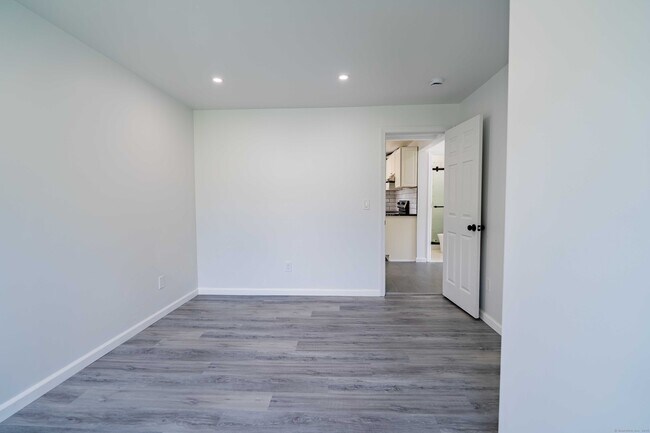 Building Photo - 187 Hillside Ave