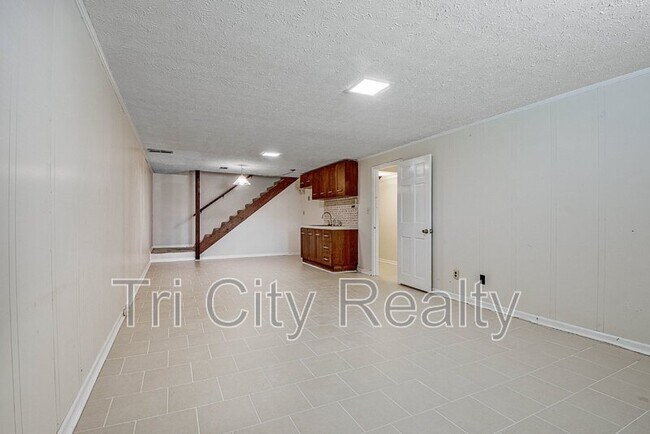 Building Photo - 630 Hawthorne Pl