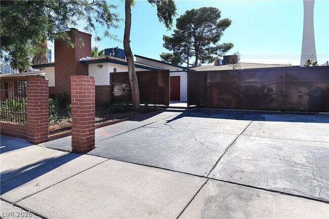 Building Photo - 2100 Santa Ynez Dr