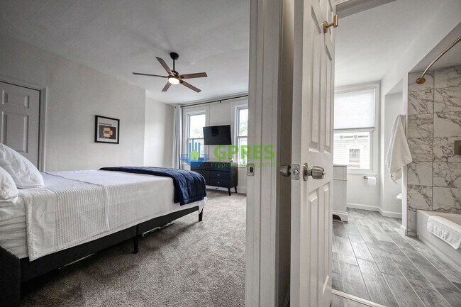 Building Photo - Furnished Elegant 3-Bedroom, 2.5 Bath Home with Hardwood Floors & Central A/C