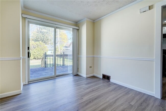 Building Photo - 304 Zuber Rd