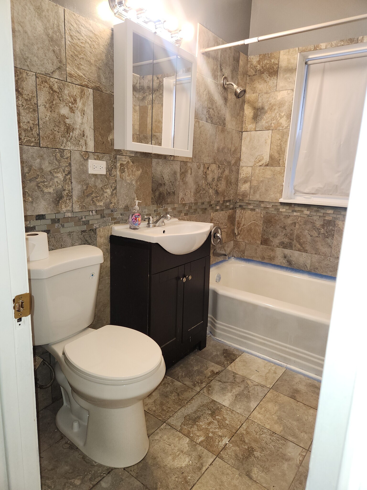 Building Photo - 8711 S Kingston Ave