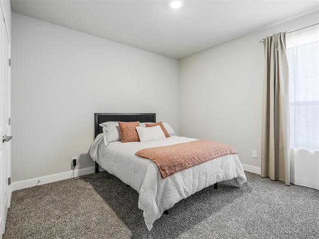 Building Photo - 2156 Knightsgate Rd