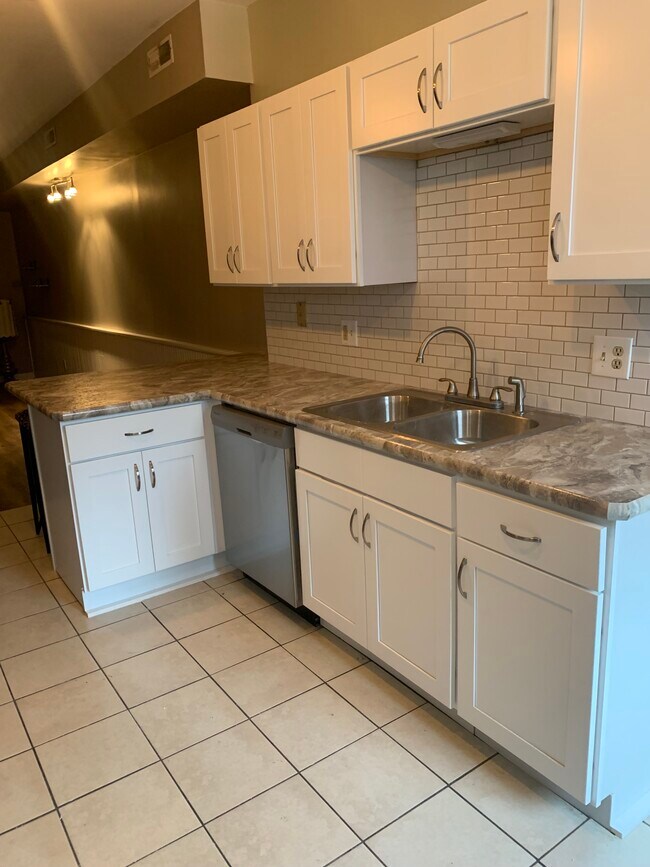 Building Photo - 65 Whitney Plz