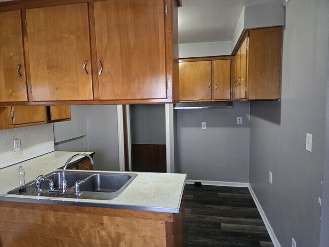 Building Photo - 19404 Kenosha St