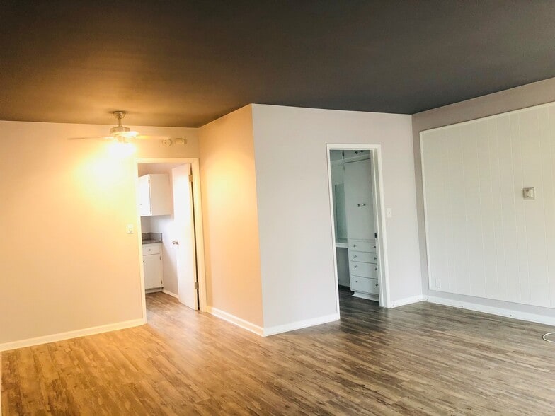 Interior Photo - Cottages D Caroline Atlas