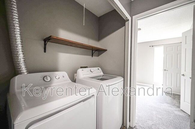 Building Photo - 7107 Tolliver St