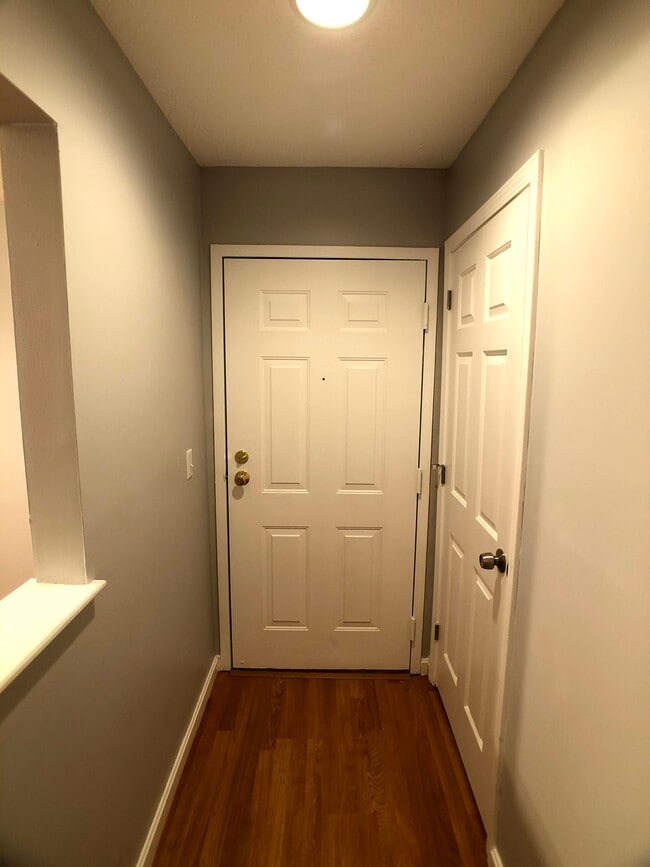 Entryway - 108 Hunters Run Pl